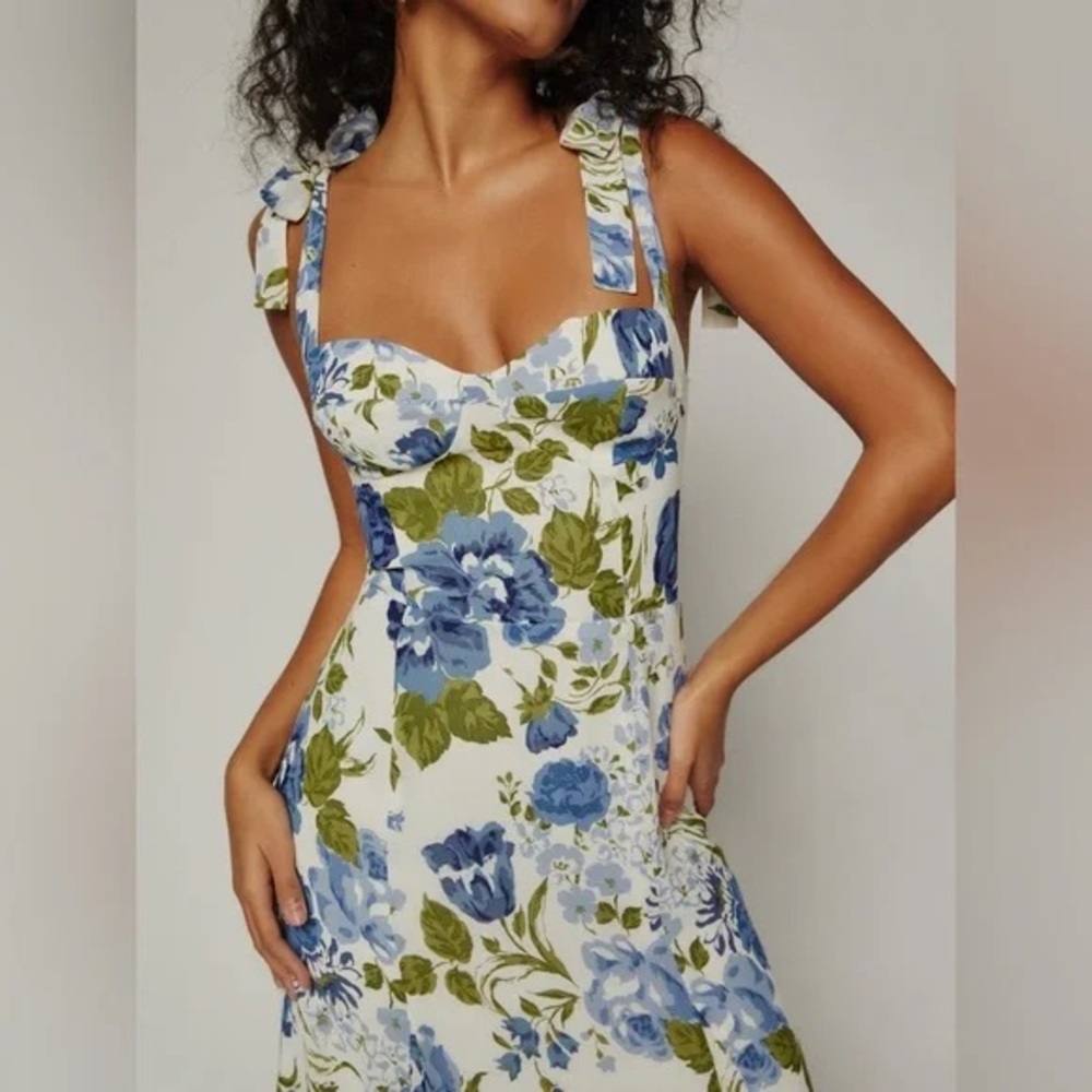 Reformation Nadira Dress flower dress US 6 in White and Blue